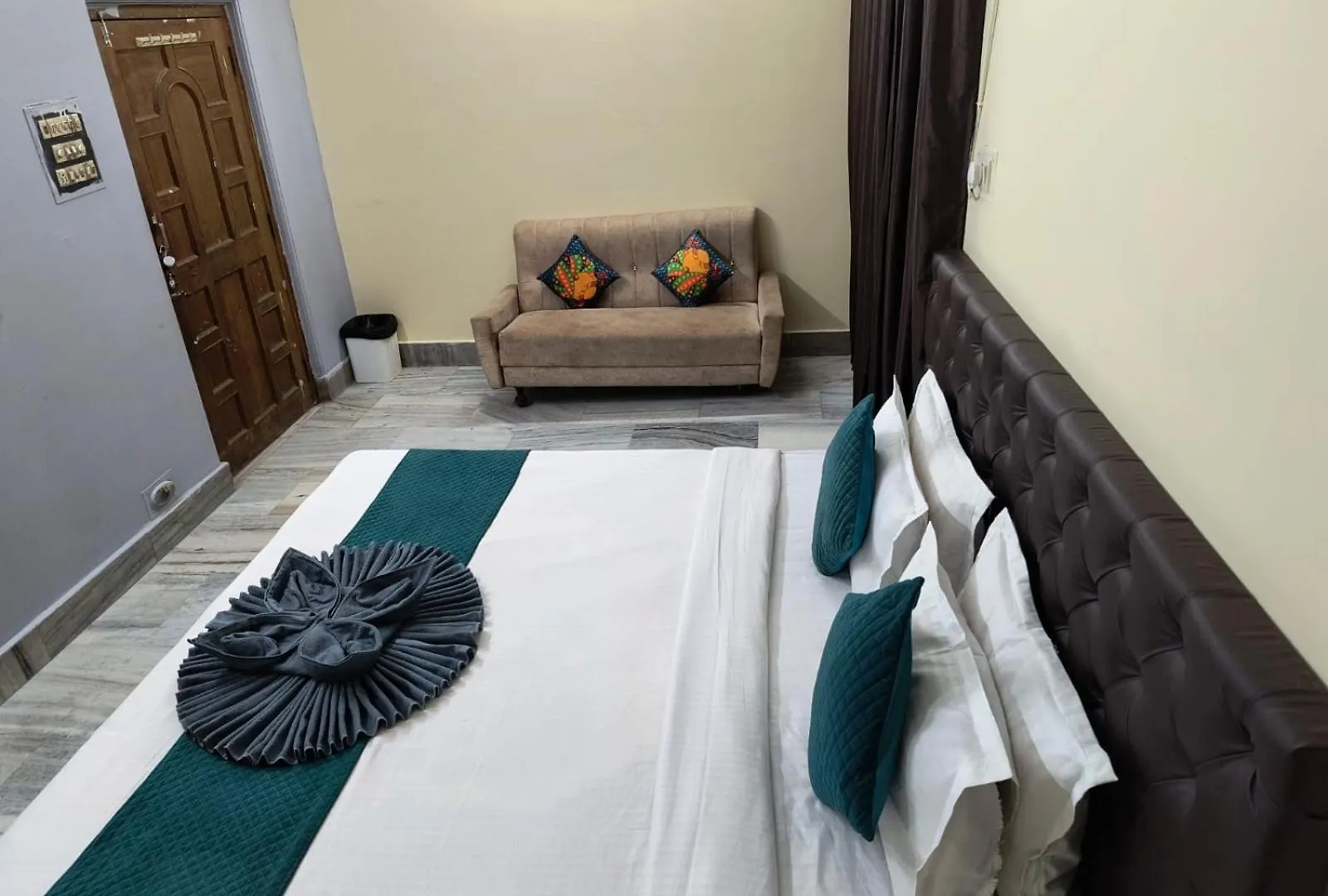 Hotel Kashi Paradise 300 Mtr Walking From Kashi Vishwanath Temple 瓦拉纳西