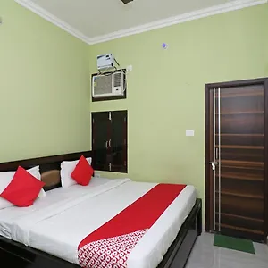 Hotel Capital O 11480 Blue Star