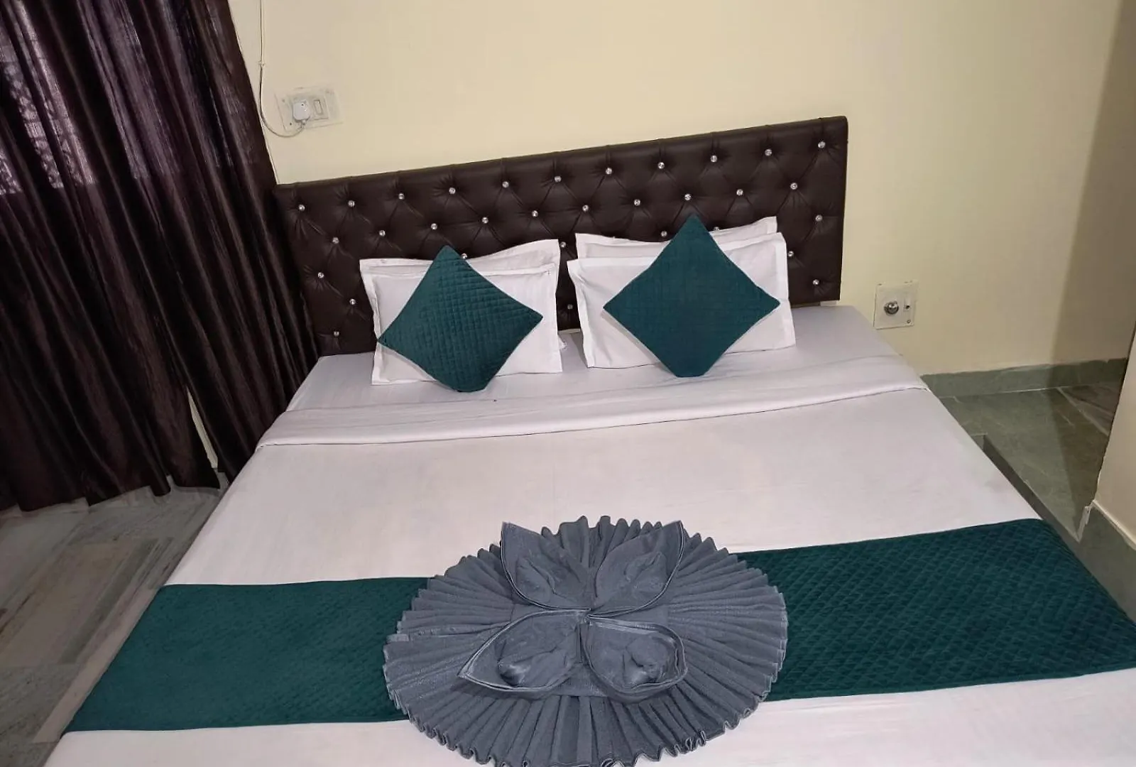 ורנאסי Hotel Kashi Paradise 300 Mtr Walking From Kashi Vishwanath Temple