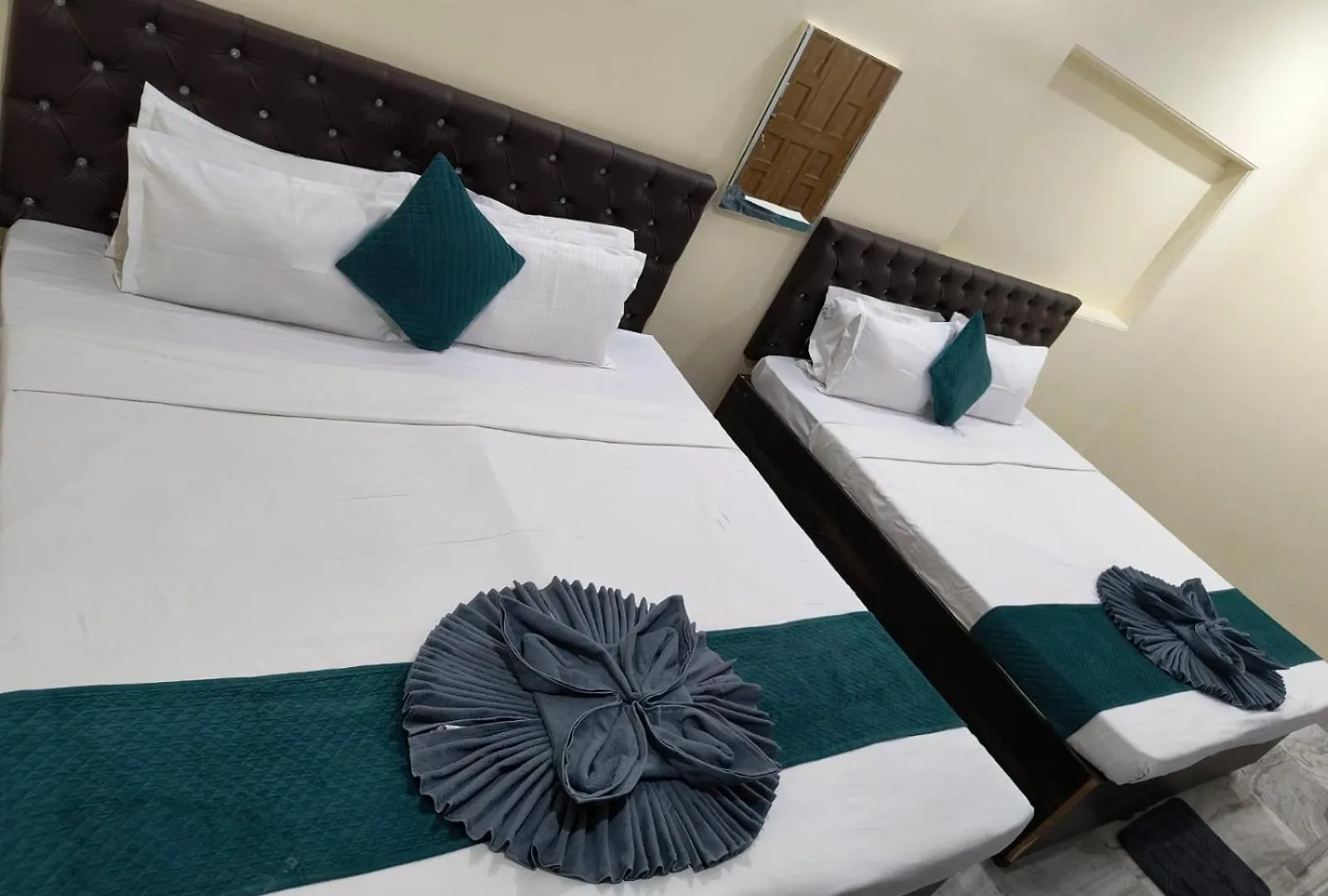ורנאסי Hotel Kashi Paradise 300 Mtr Walking From Kashi Vishwanath Temple