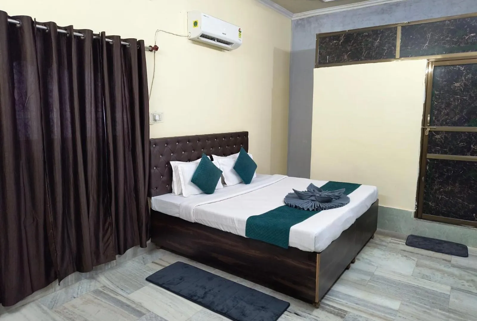 ורנאסי Hotel Kashi Paradise 300 Mtr Walking From Kashi Vishwanath Temple