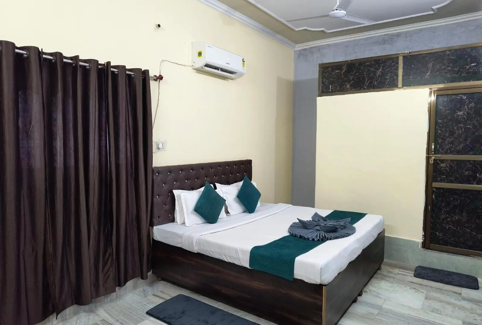 ורנאסי Hotel Kashi Paradise 300 Mtr Walking From Kashi Vishwanath Temple