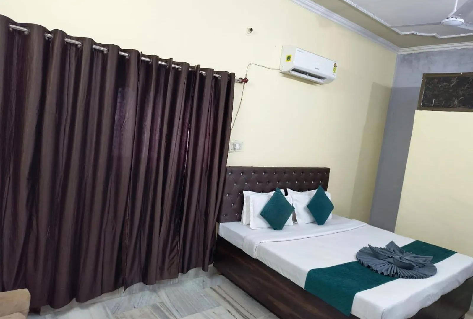 ורנאסי Hotel Kashi Paradise 300 Mtr Walking From Kashi Vishwanath Temple