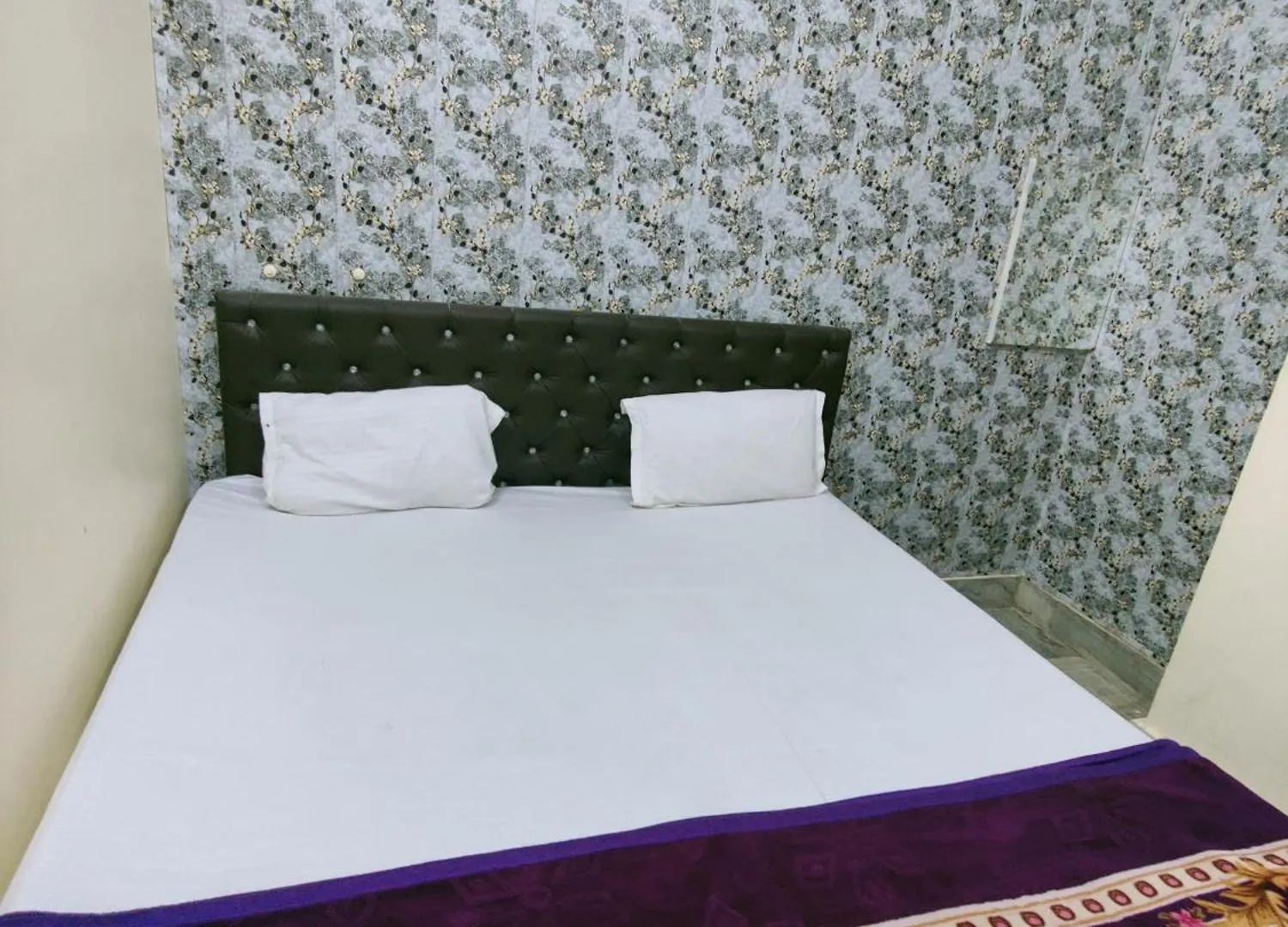 ורנאסי Hotel Kashi Paradise 300 Mtr Walking From Kashi Vishwanath Temple 3*,  הודו
